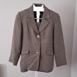 Women's skirt suit